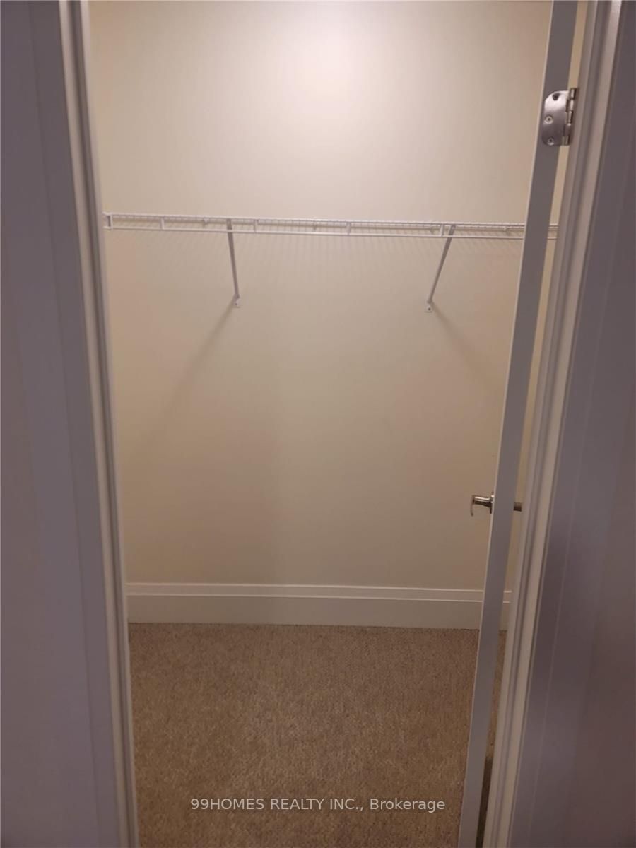 94 Ferragine Cres