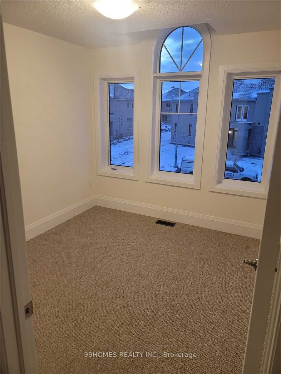 94 Ferragine Cres