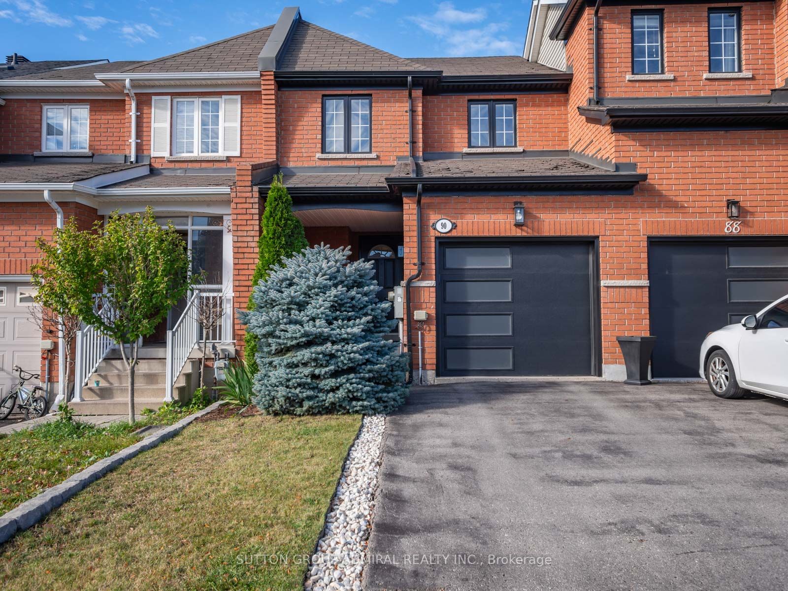 90 Lindenshire Ave