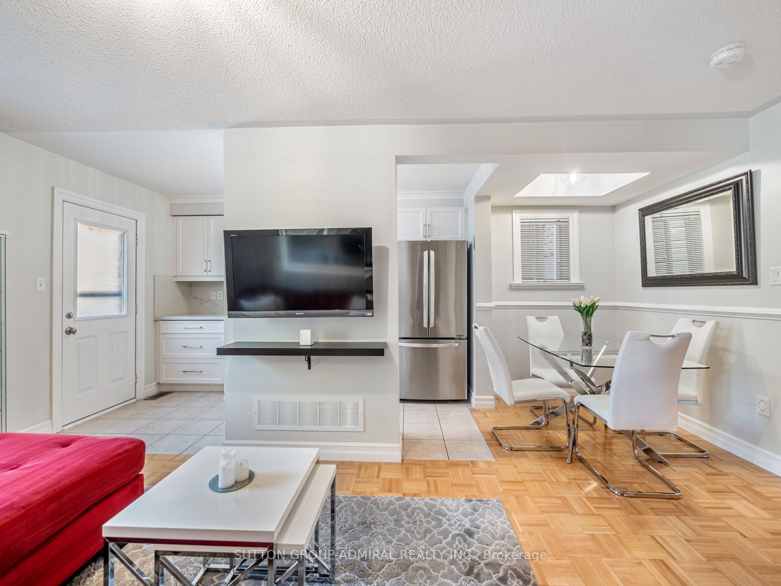 90 Lindenshire Ave