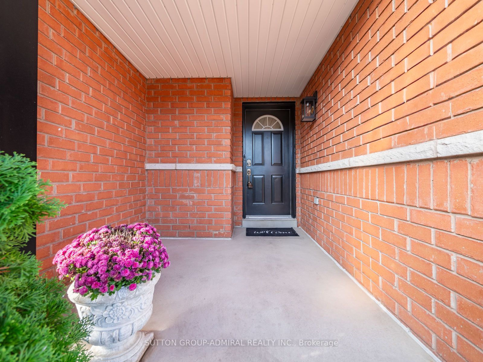 90 Lindenshire Ave