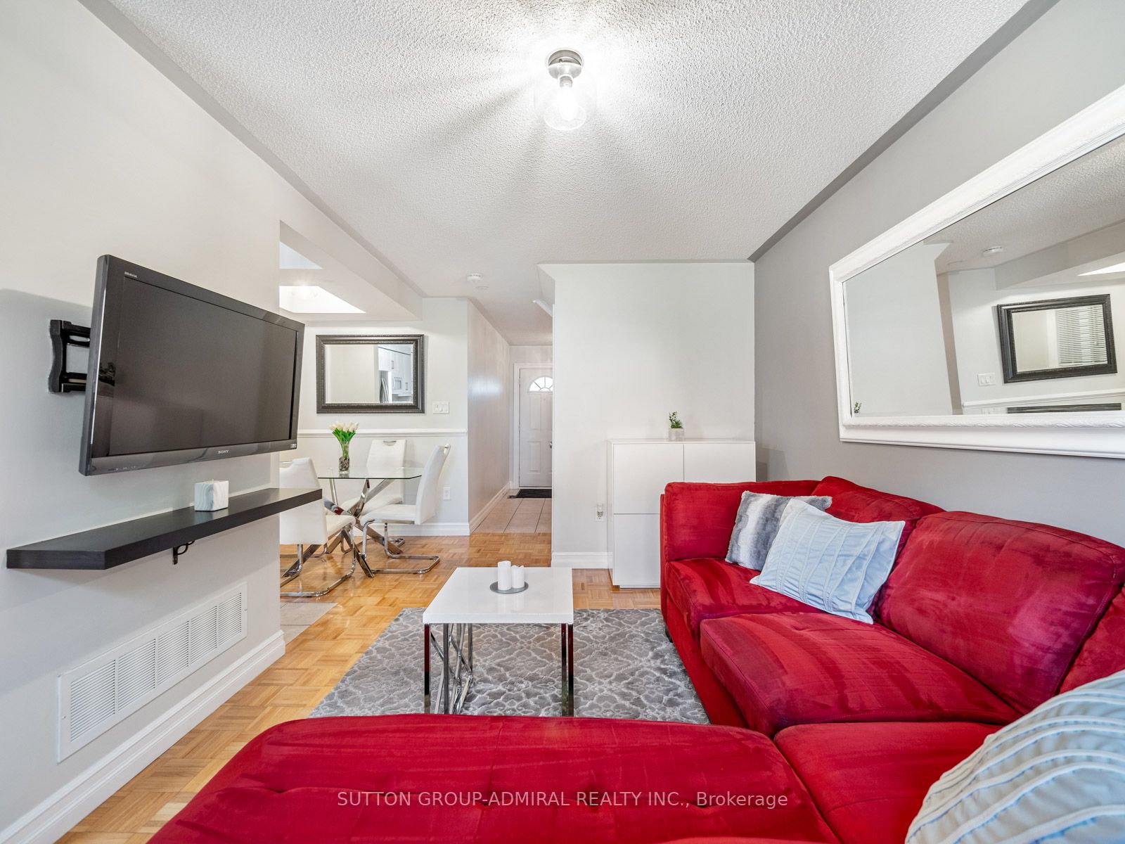 90 Lindenshire Ave