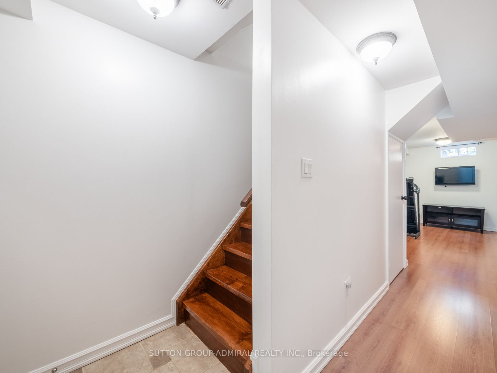 90 Lindenshire Ave