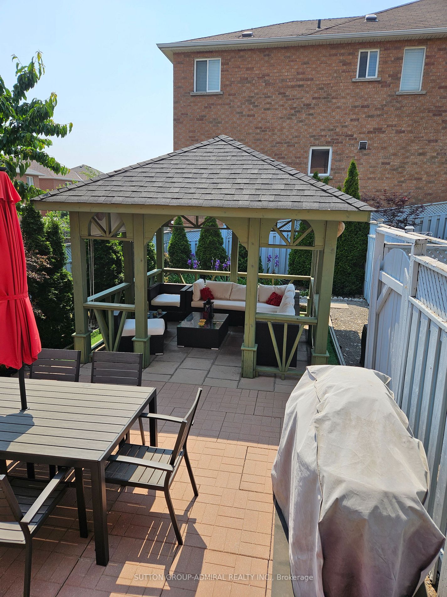 90 Lindenshire Ave