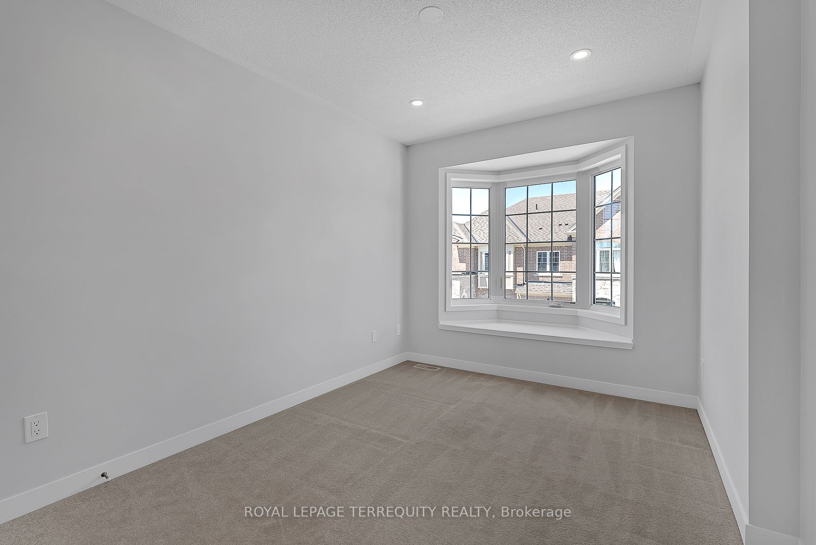 122 Maguire Rd
