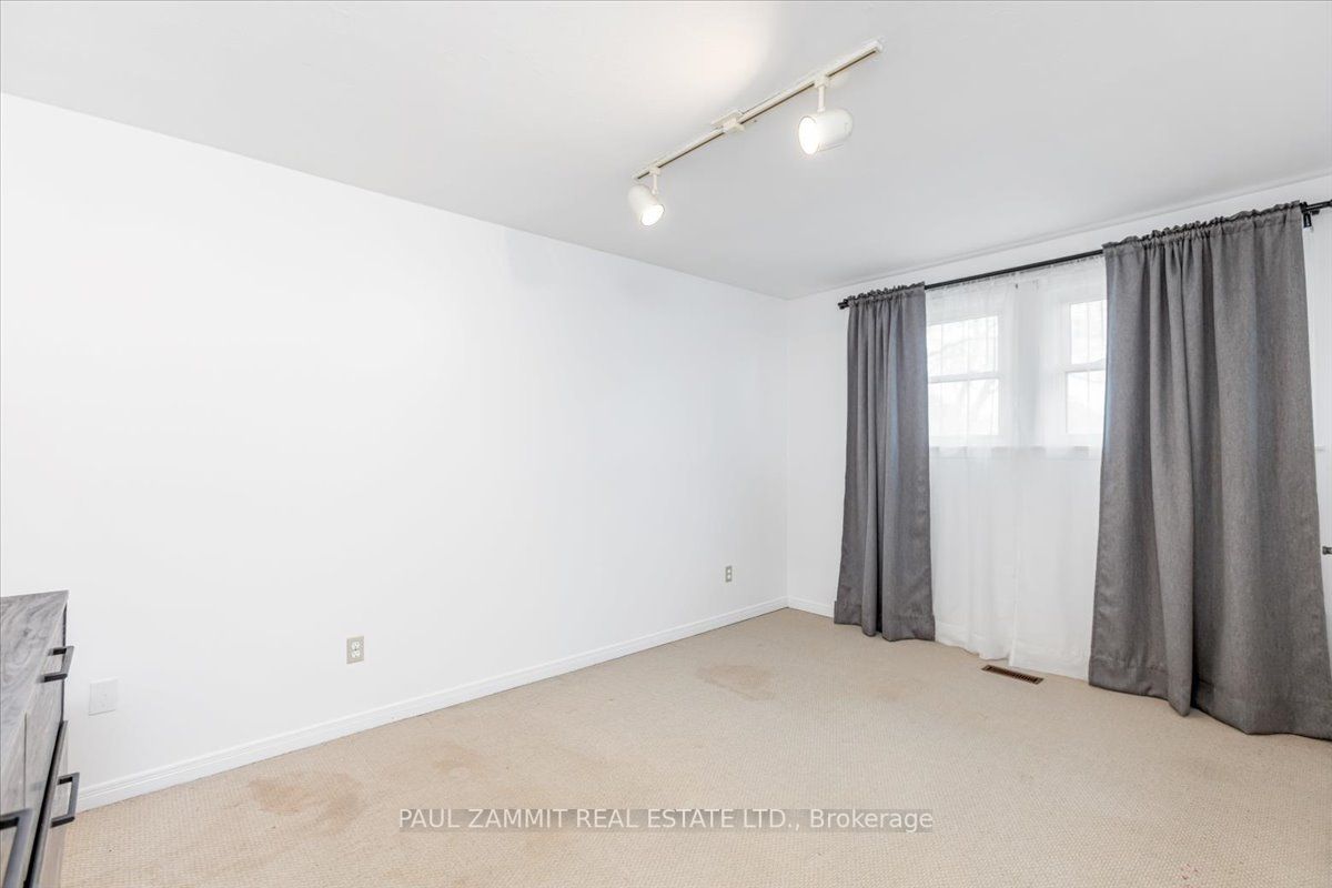 71 Willowbrook Rd