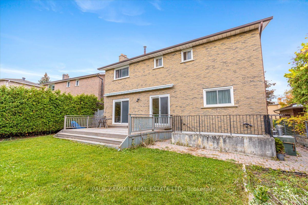 71 Willowbrook Rd