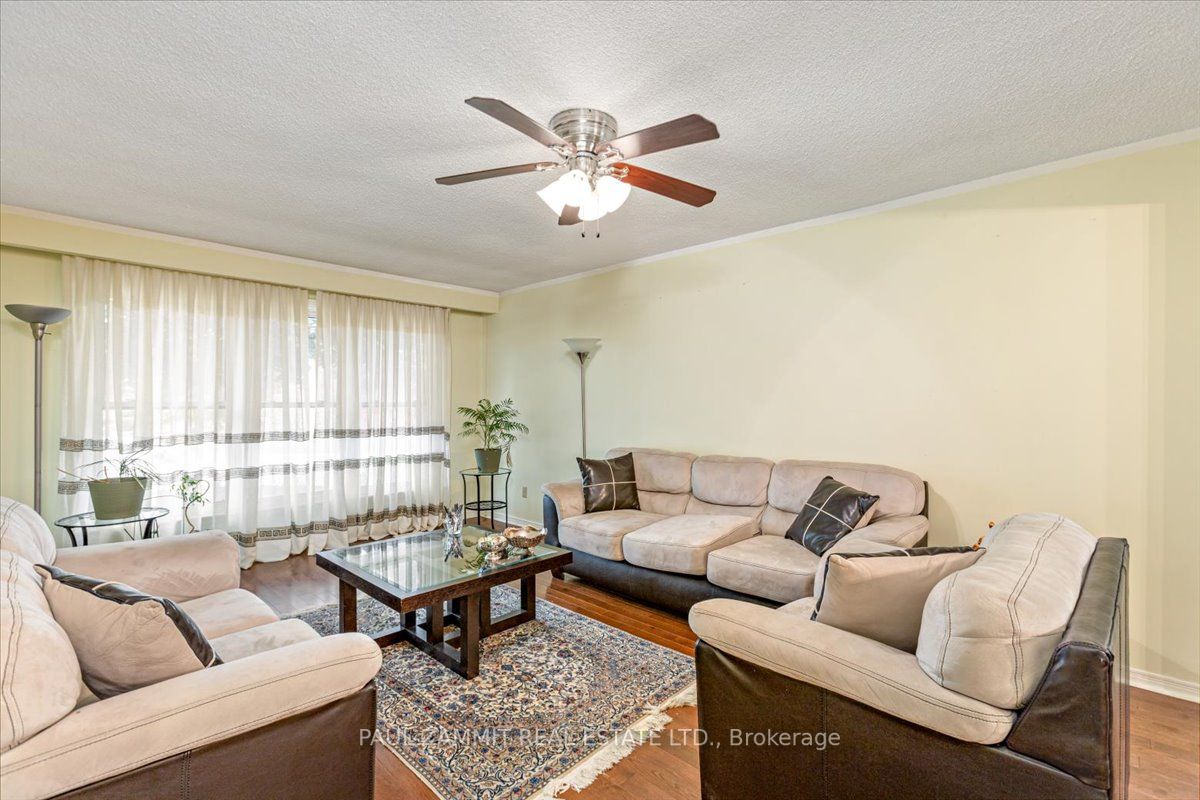 71 Willowbrook Rd
