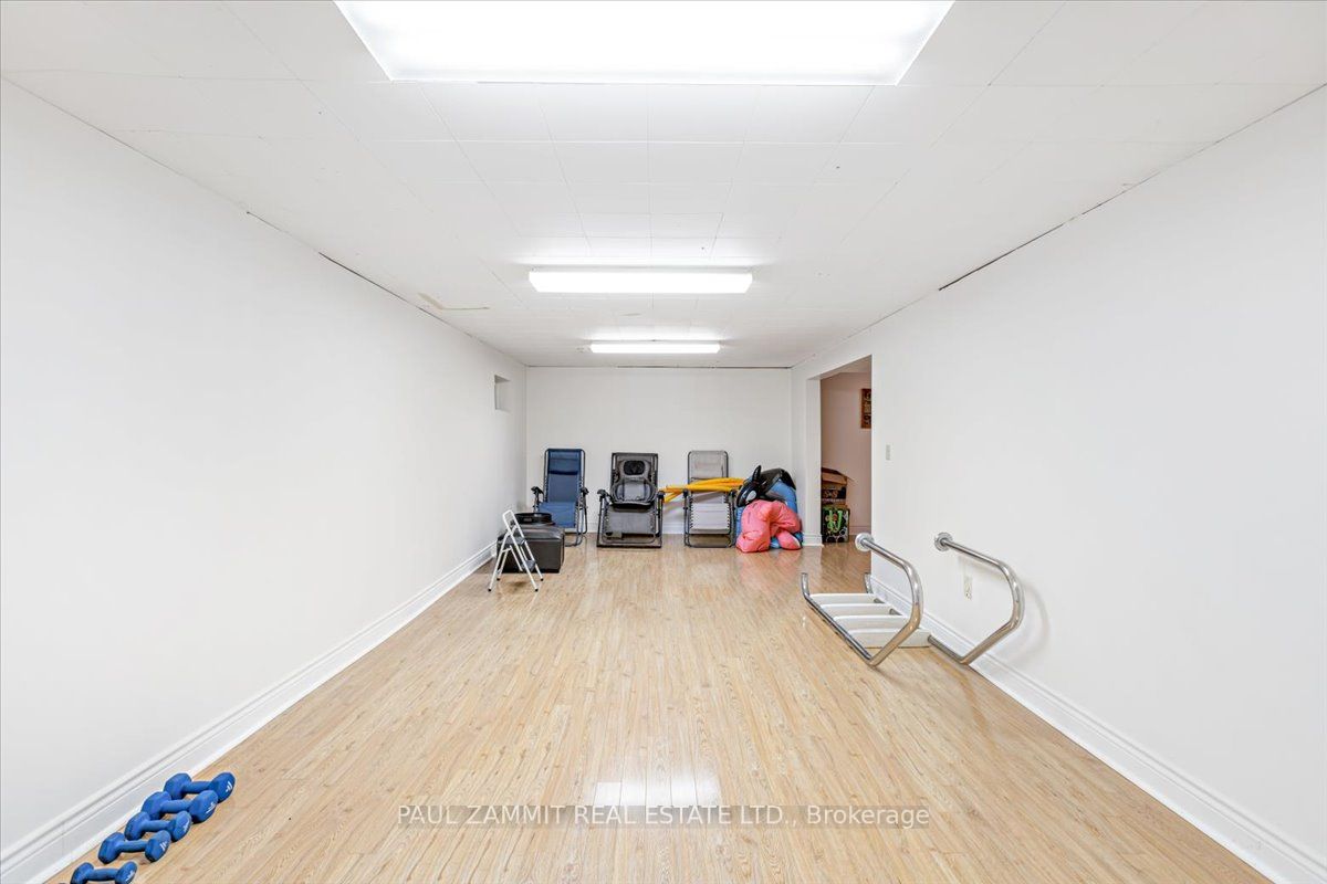 71 Willowbrook Rd