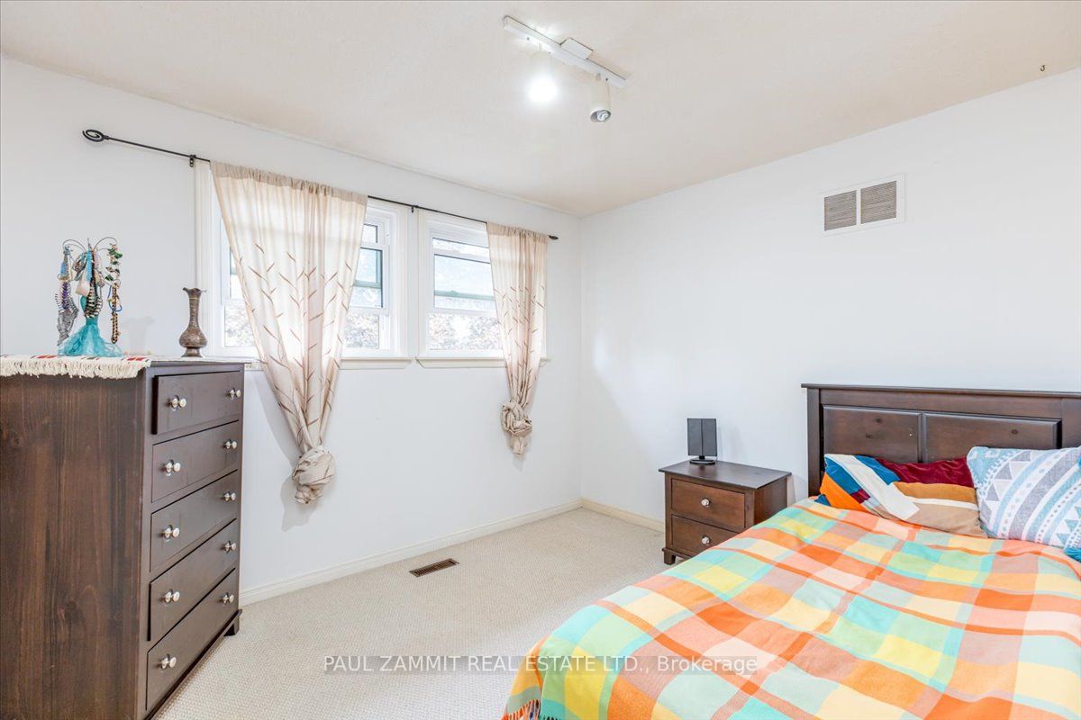 71 Willowbrook Rd