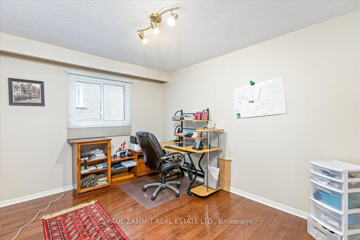 71 Willowbrook Rd