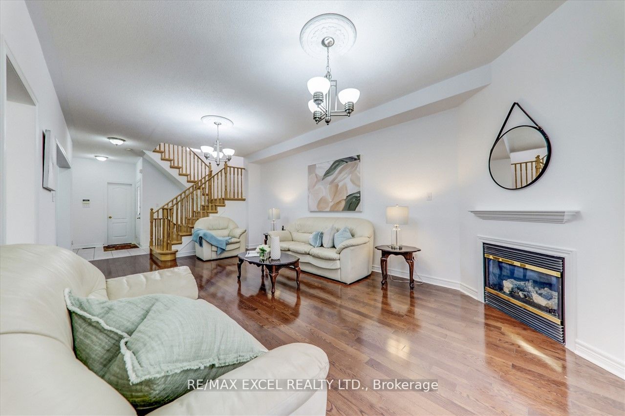 563 Highglen Ave