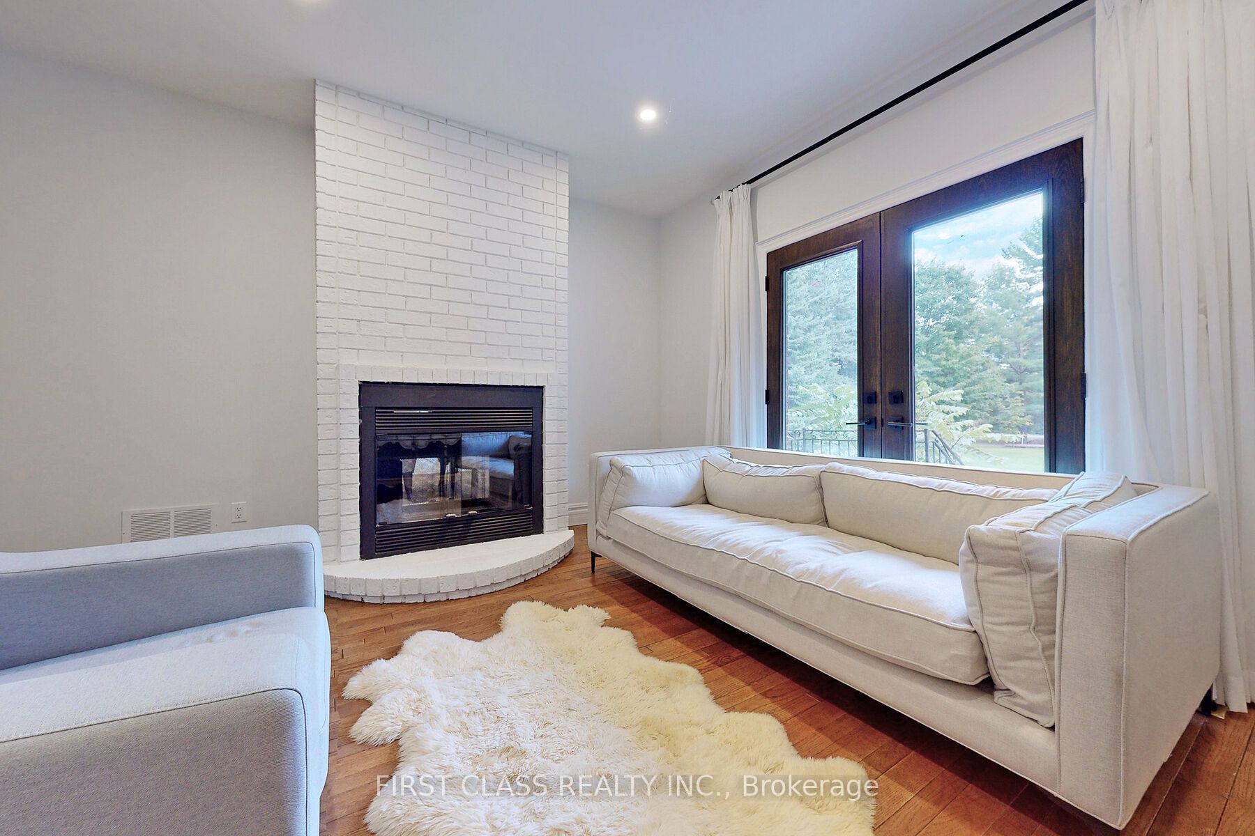 452 Feasby Rd