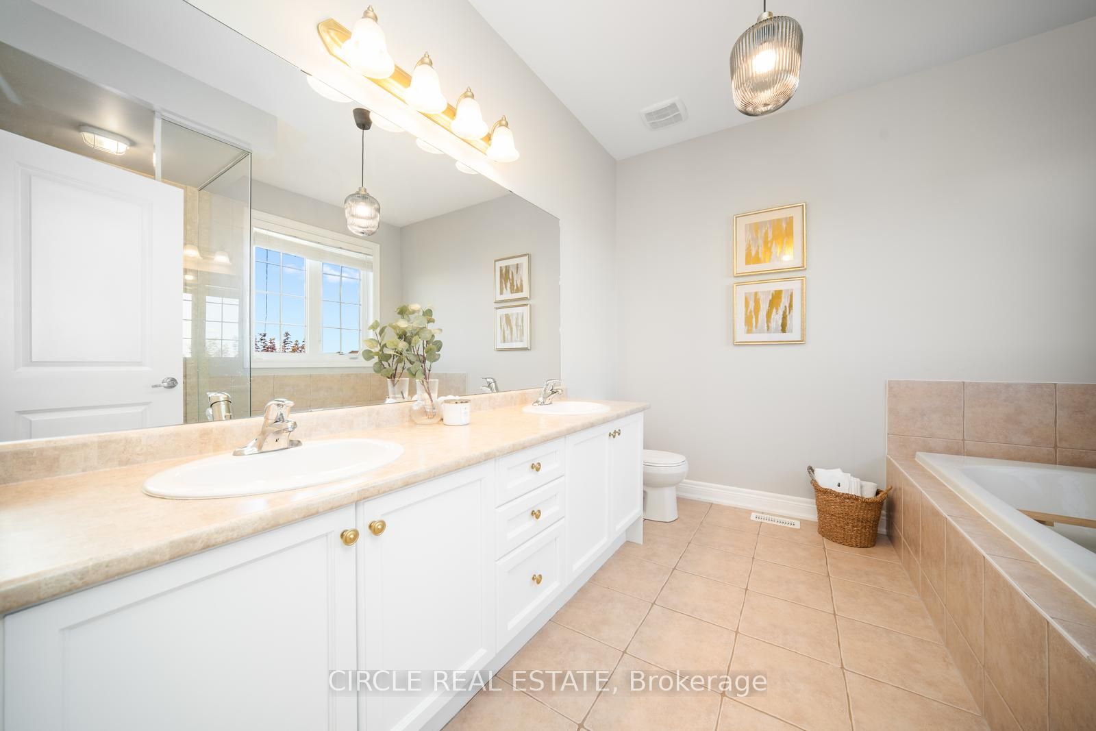 65 Hopewell St