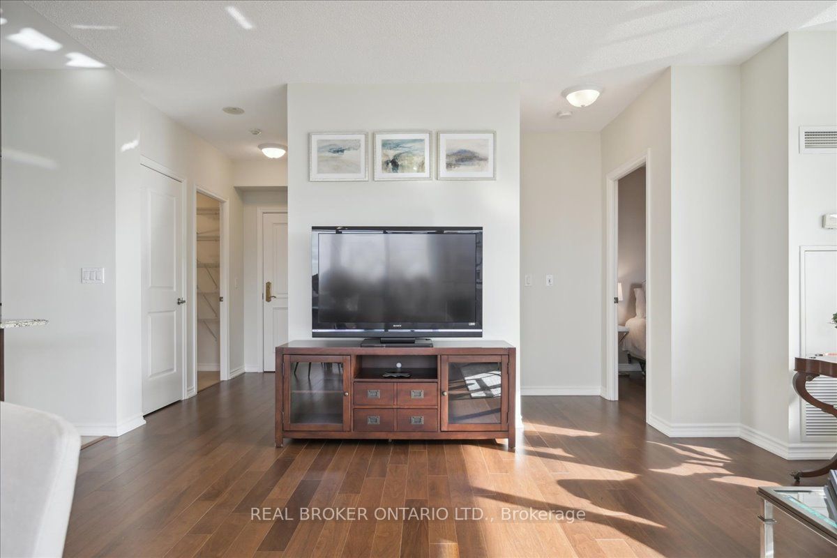 9235 Jane St, #1506