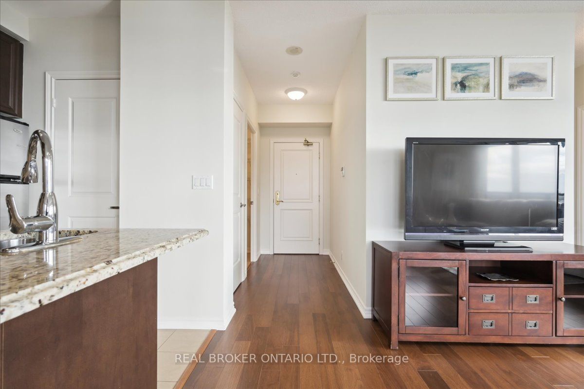9235 Jane St, #1506