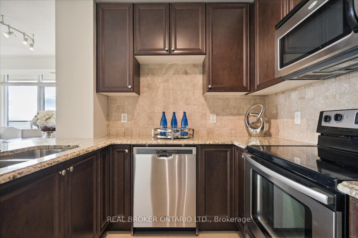 9235 Jane St, #1506