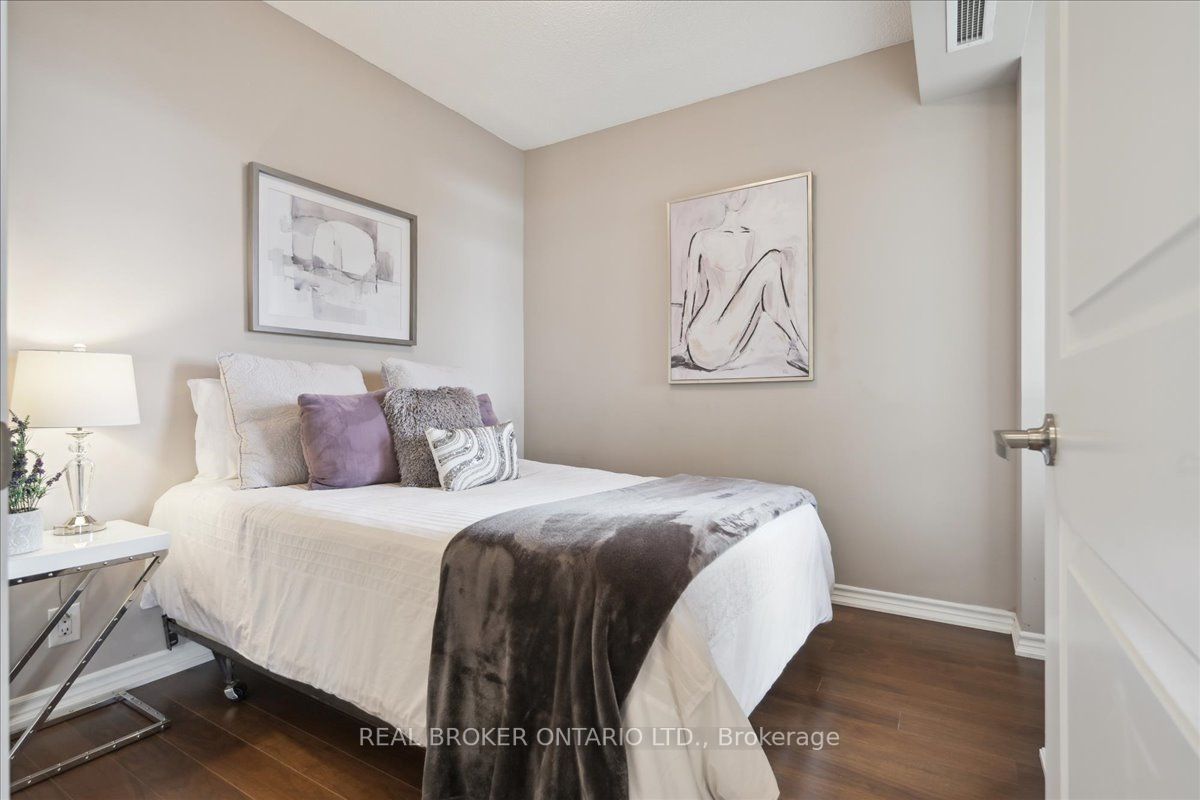 9235 Jane St, #1506