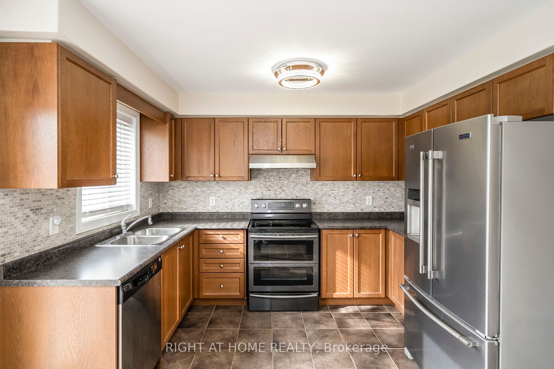 85 Mike Hart Dr
