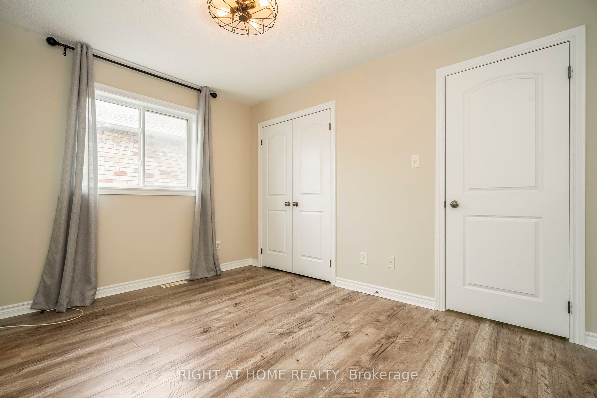 85 Mike Hart Dr