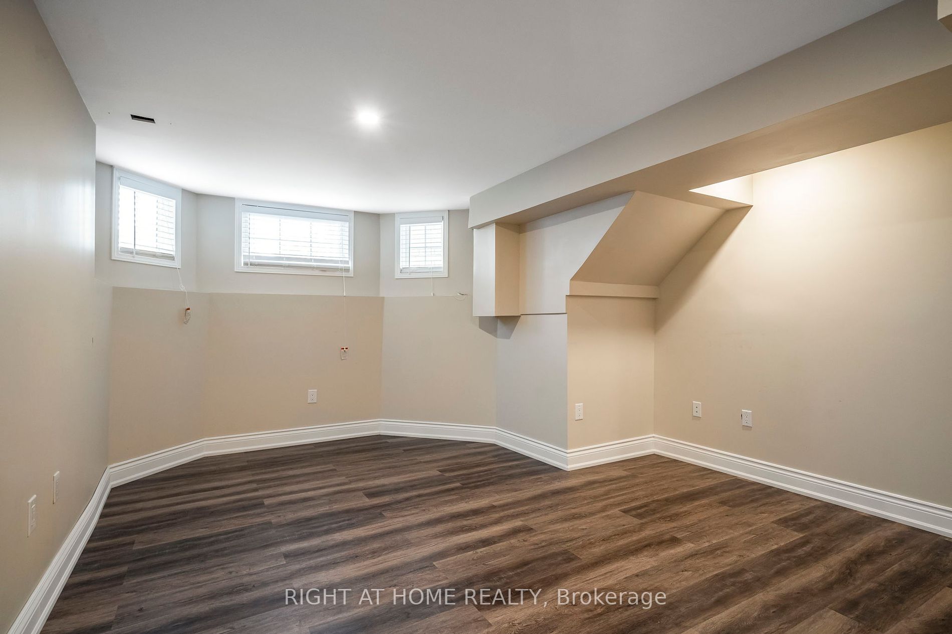 85 Mike Hart Dr