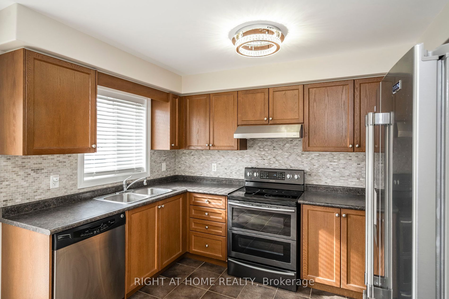 85 Mike Hart Dr