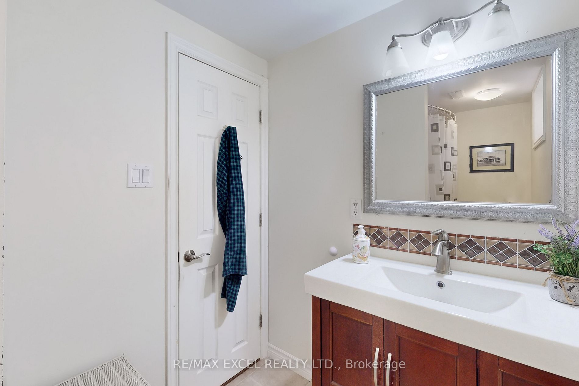44 Burkholder St