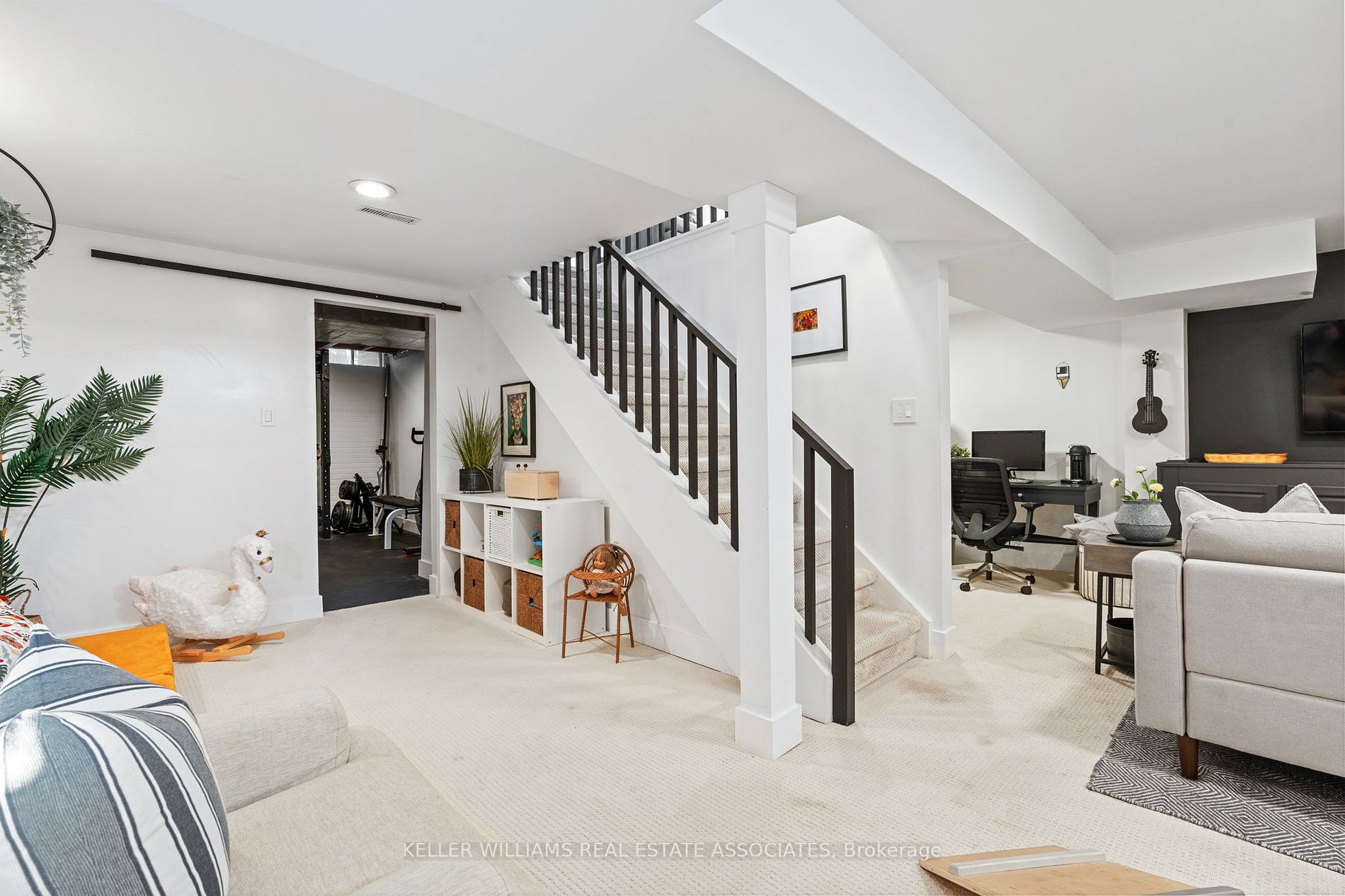 1017 Vance Cres