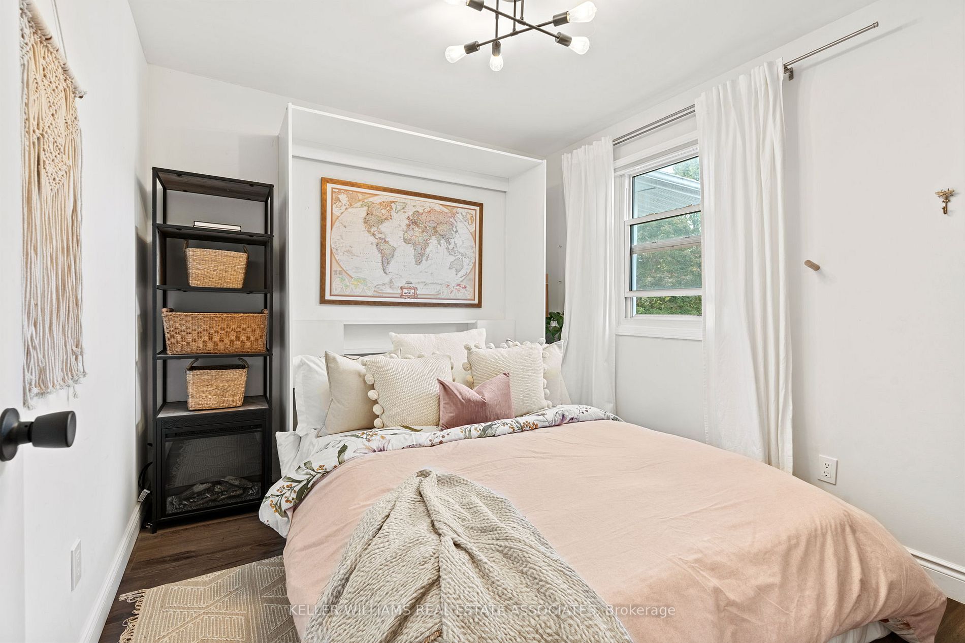 1017 Vance Cres