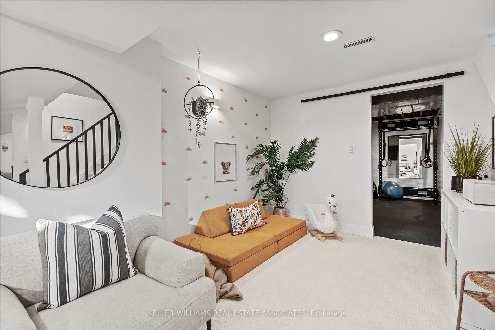 1017 Vance Cres
