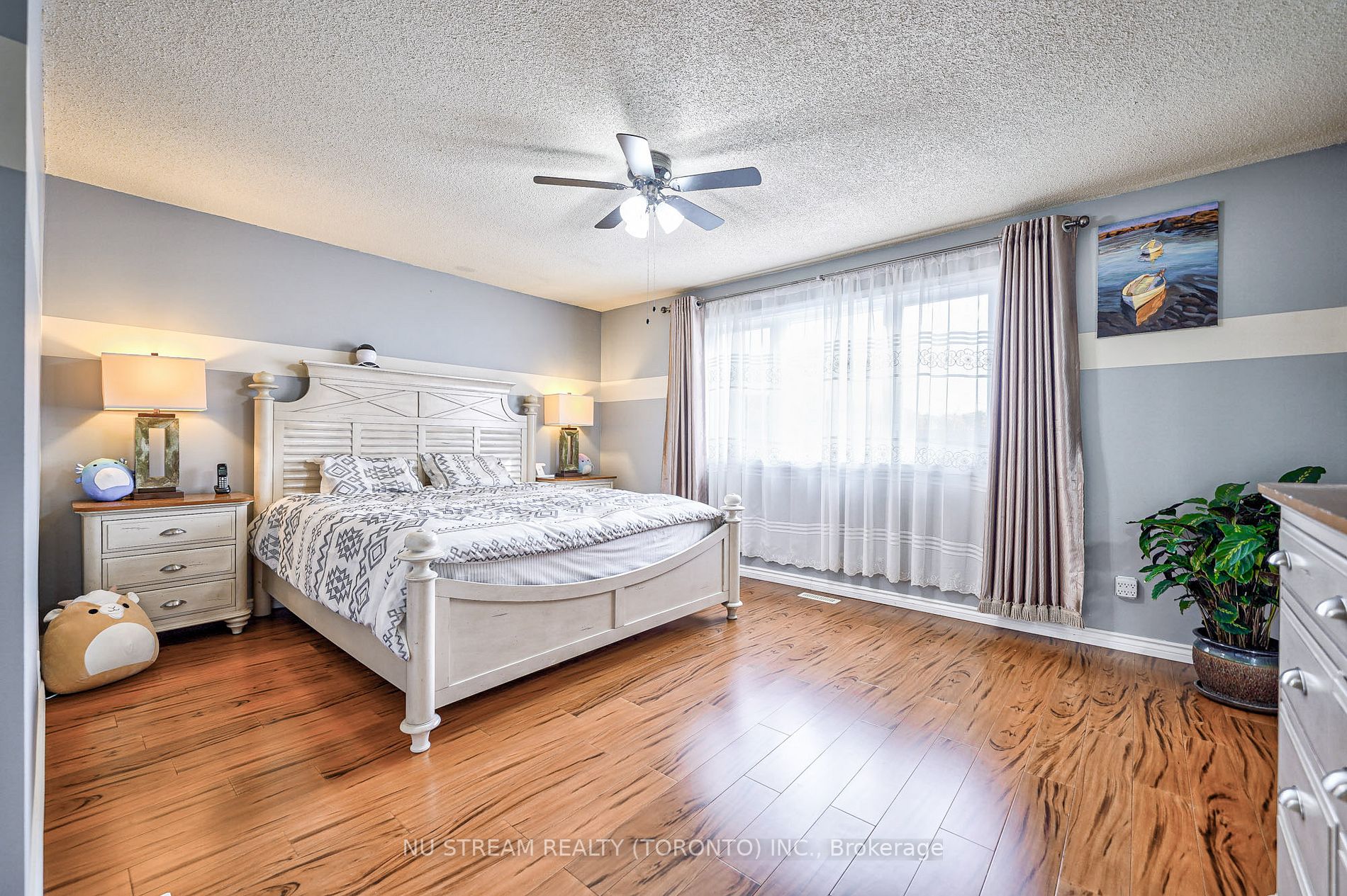 66 Ardwell Cres E