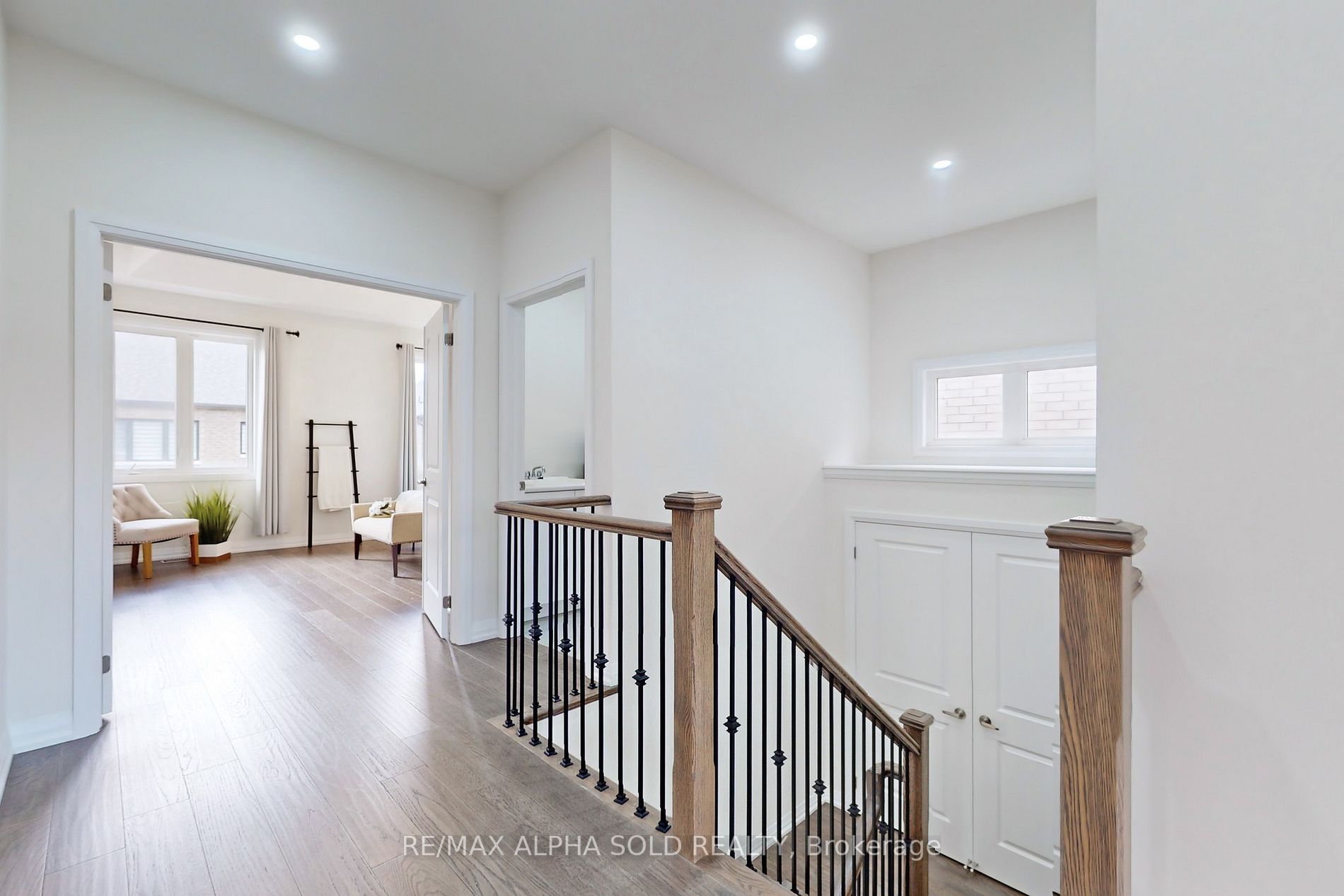 60 Brookfam St