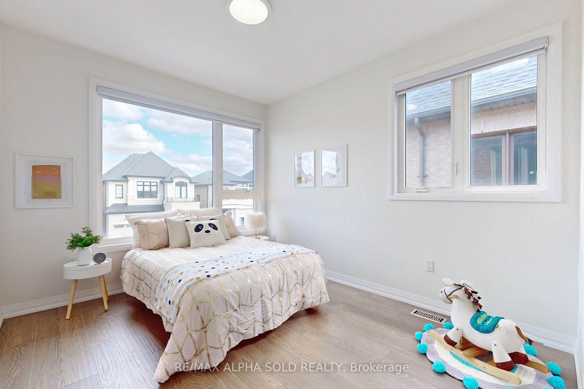 60 Brookfam St