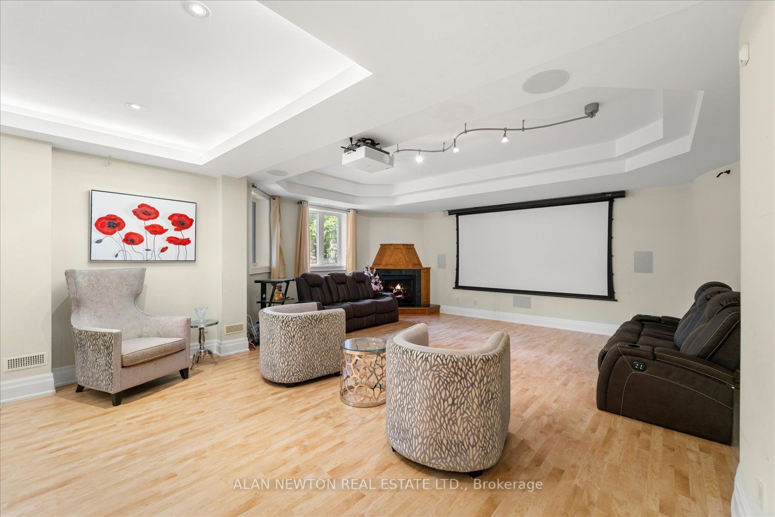 48 Arnold Ave