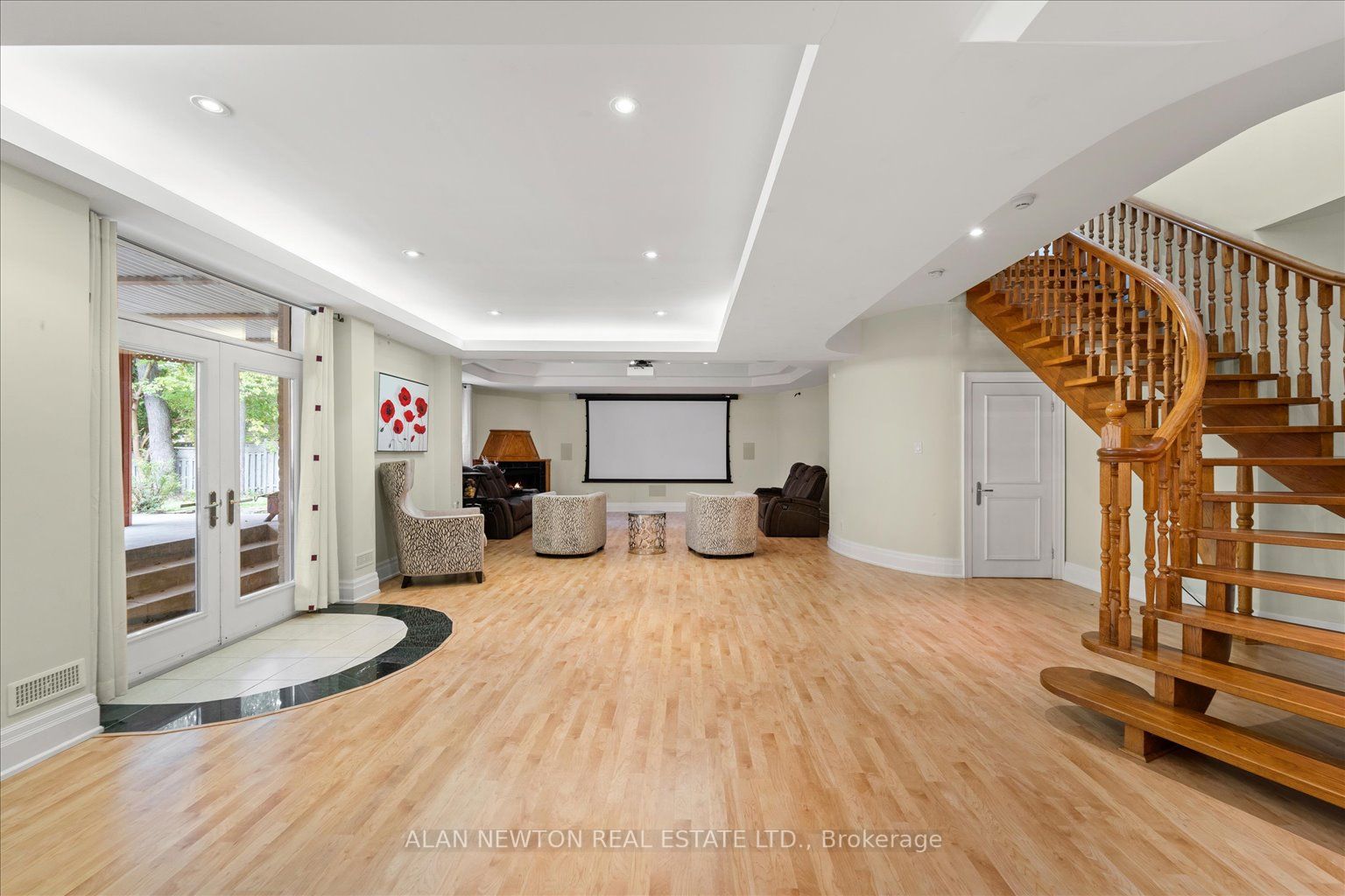 48 Arnold Ave