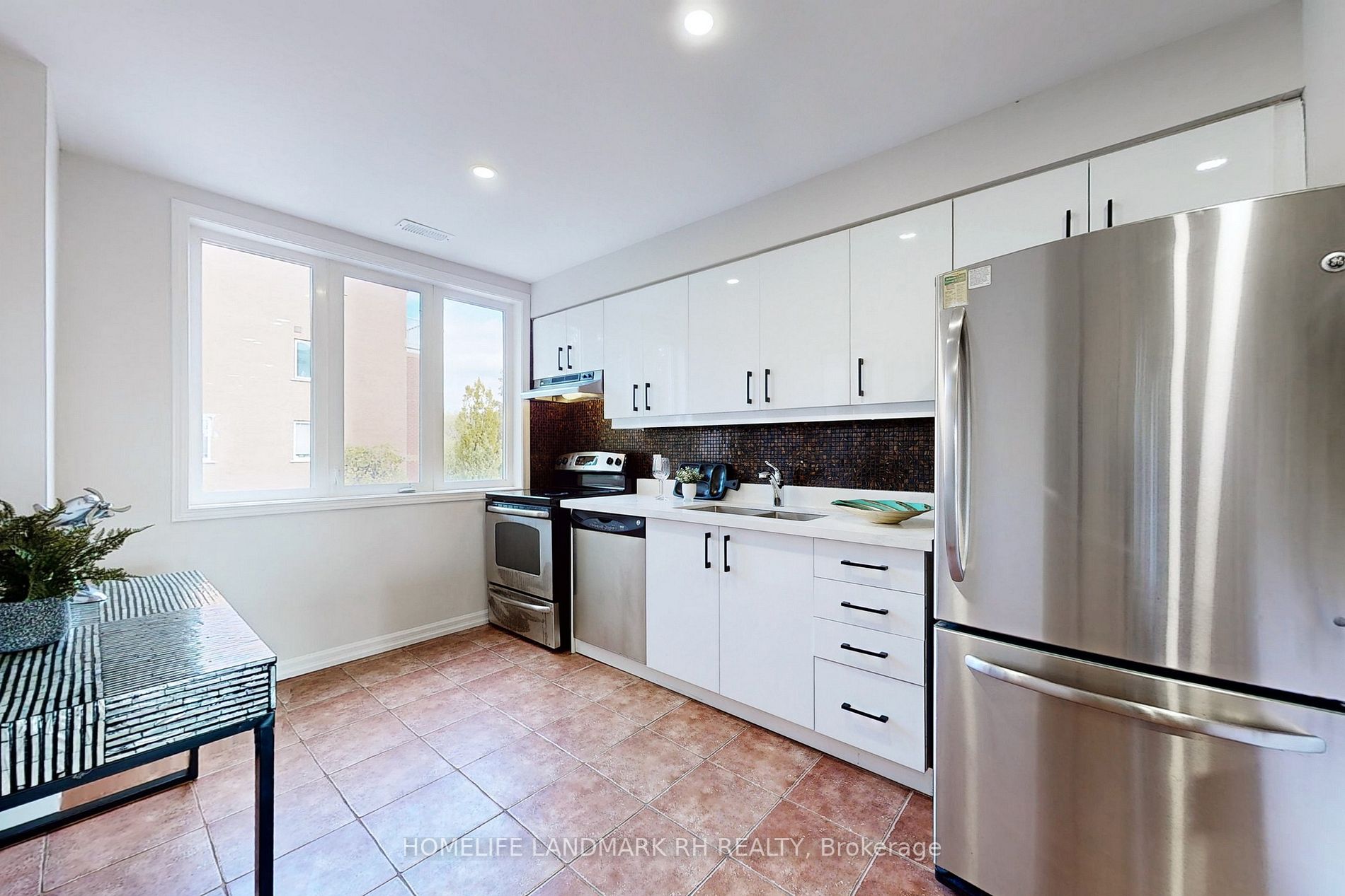 21 Elgin Mills Road W, #5