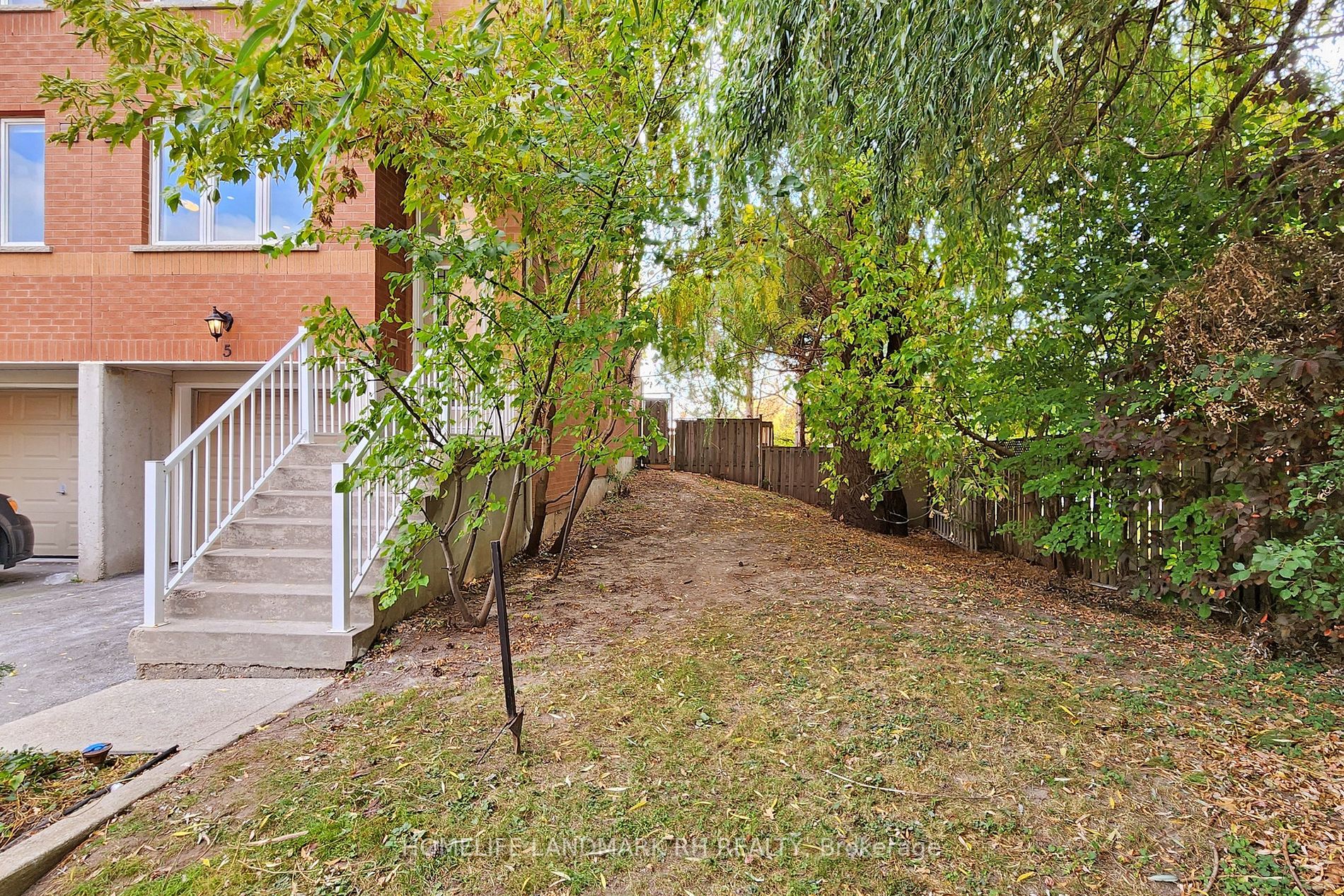 21 Elgin Mills Road W, #5