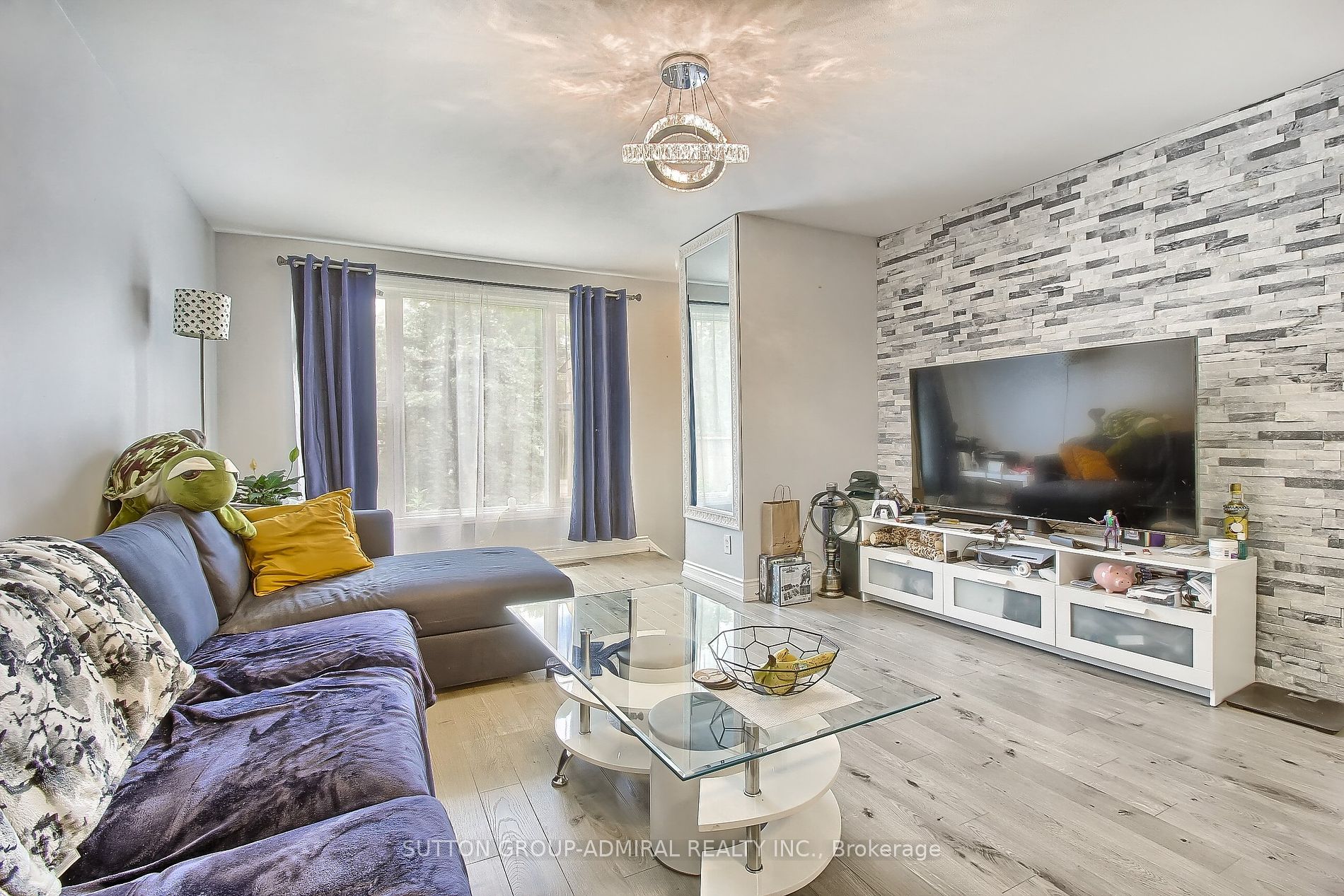 211 Axminster Dr