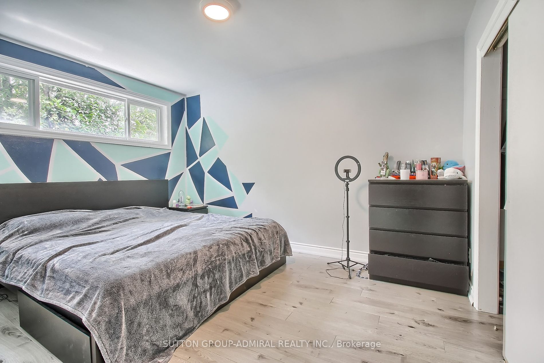 211 Axminster Dr