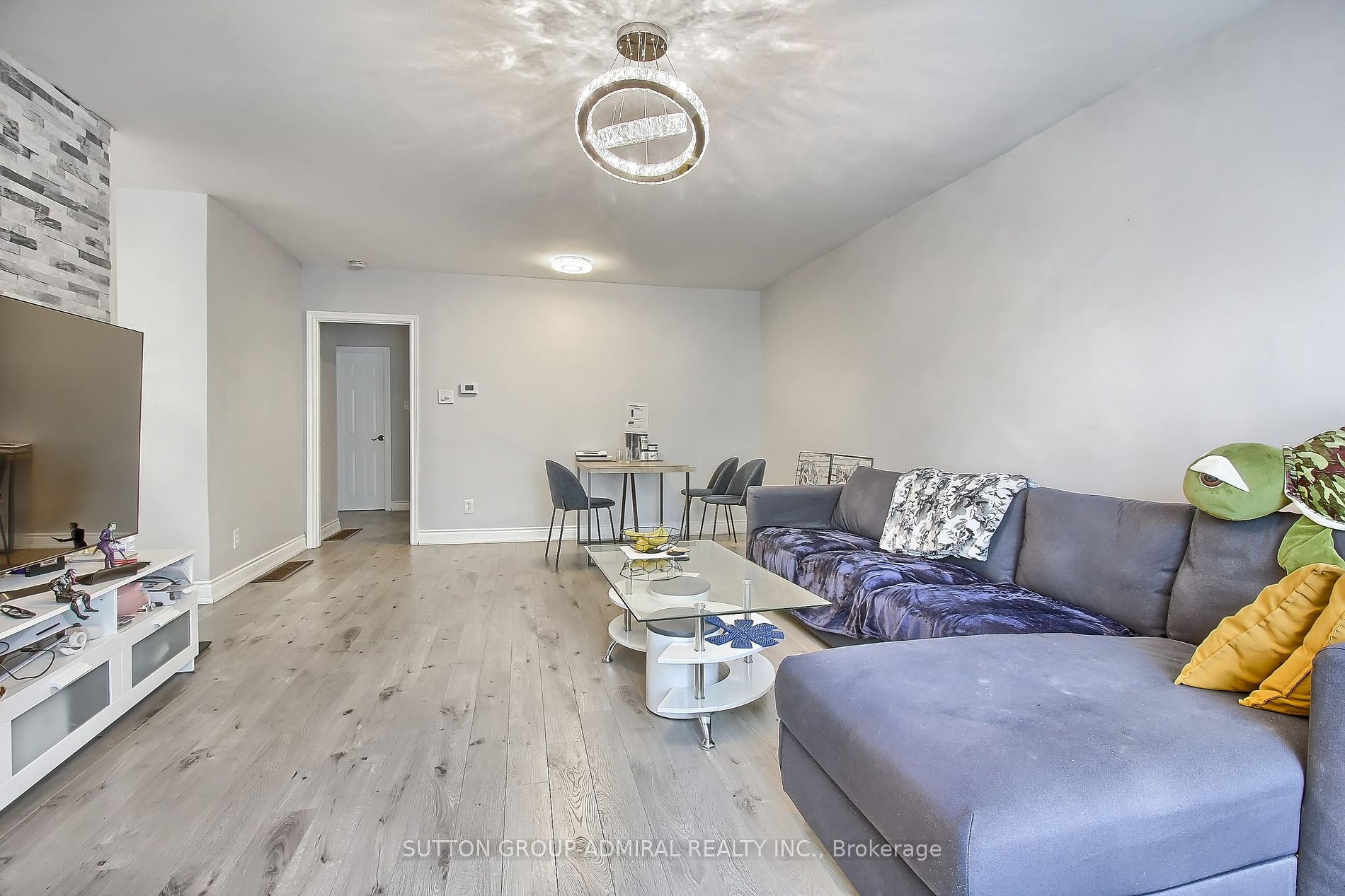 211 Axminster Dr