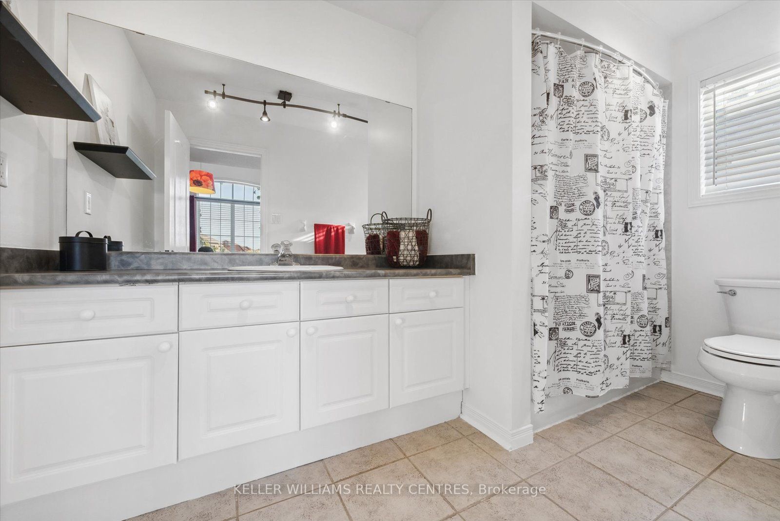 126 Hollybush Dr