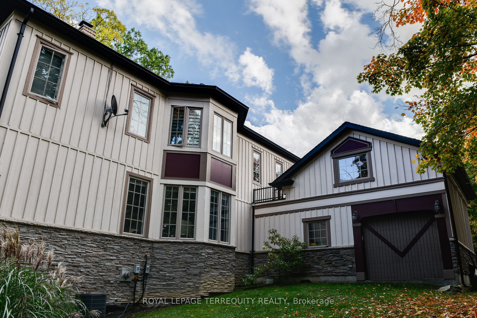 22 Deanbank Dr