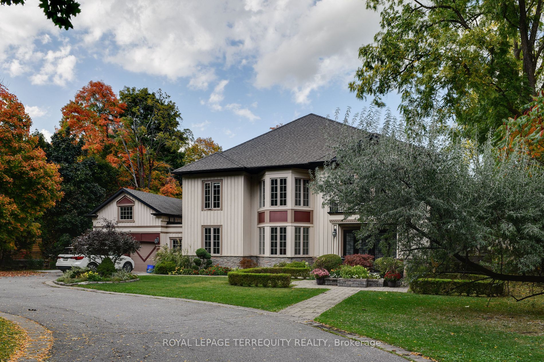 22 Deanbank Dr