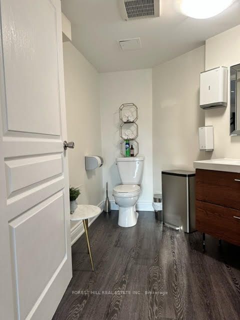 15565 Yonge St, #101