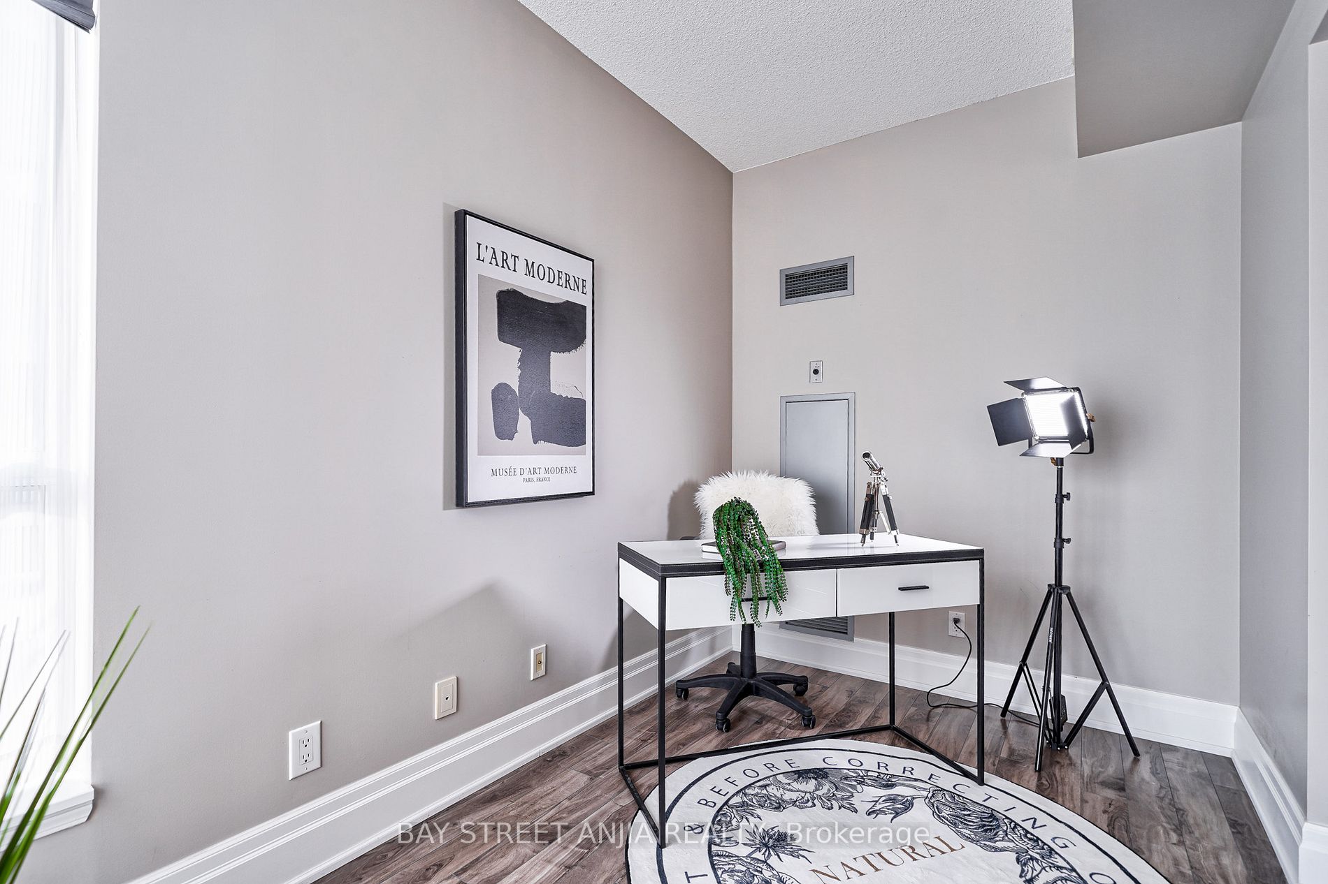21 Upper Duke Cres, #314B