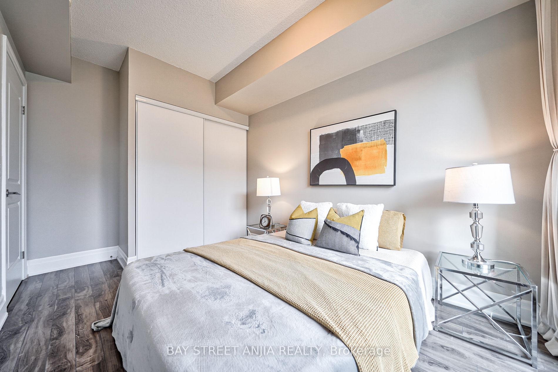 21 Upper Duke Cres, #314B