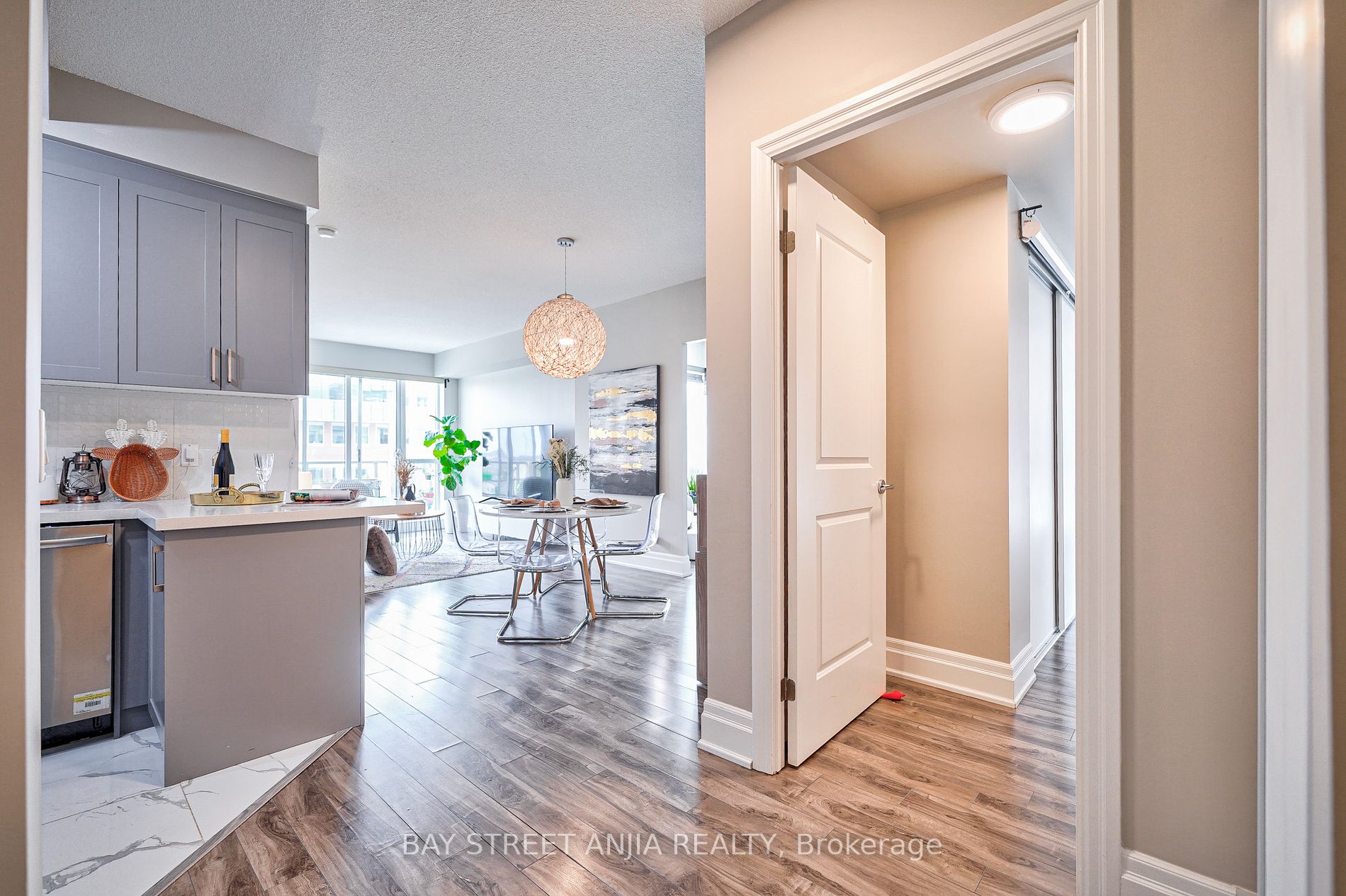 21 Upper Duke Cres, #314B