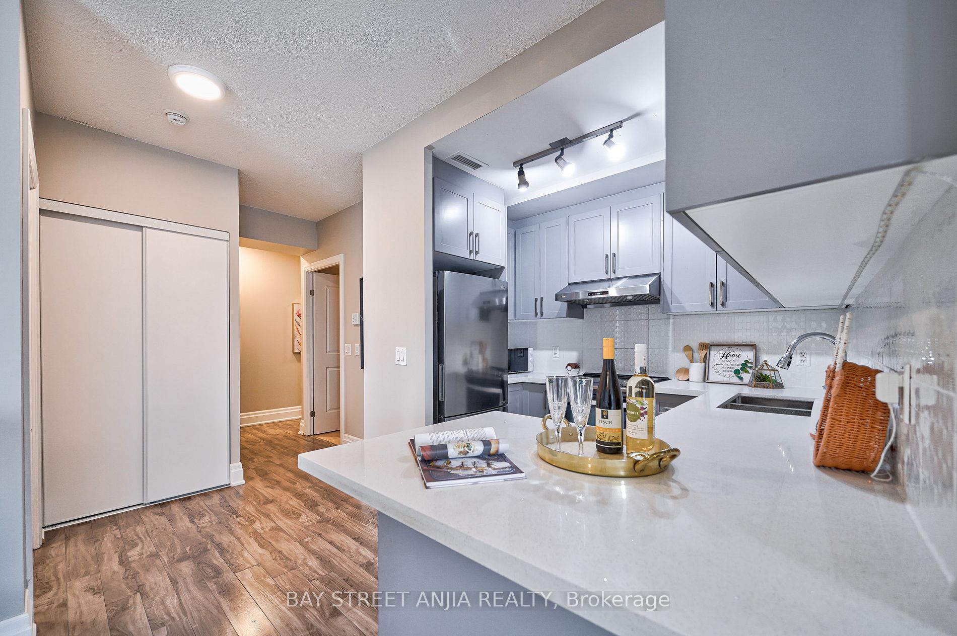 21 Upper Duke Cres, #314B