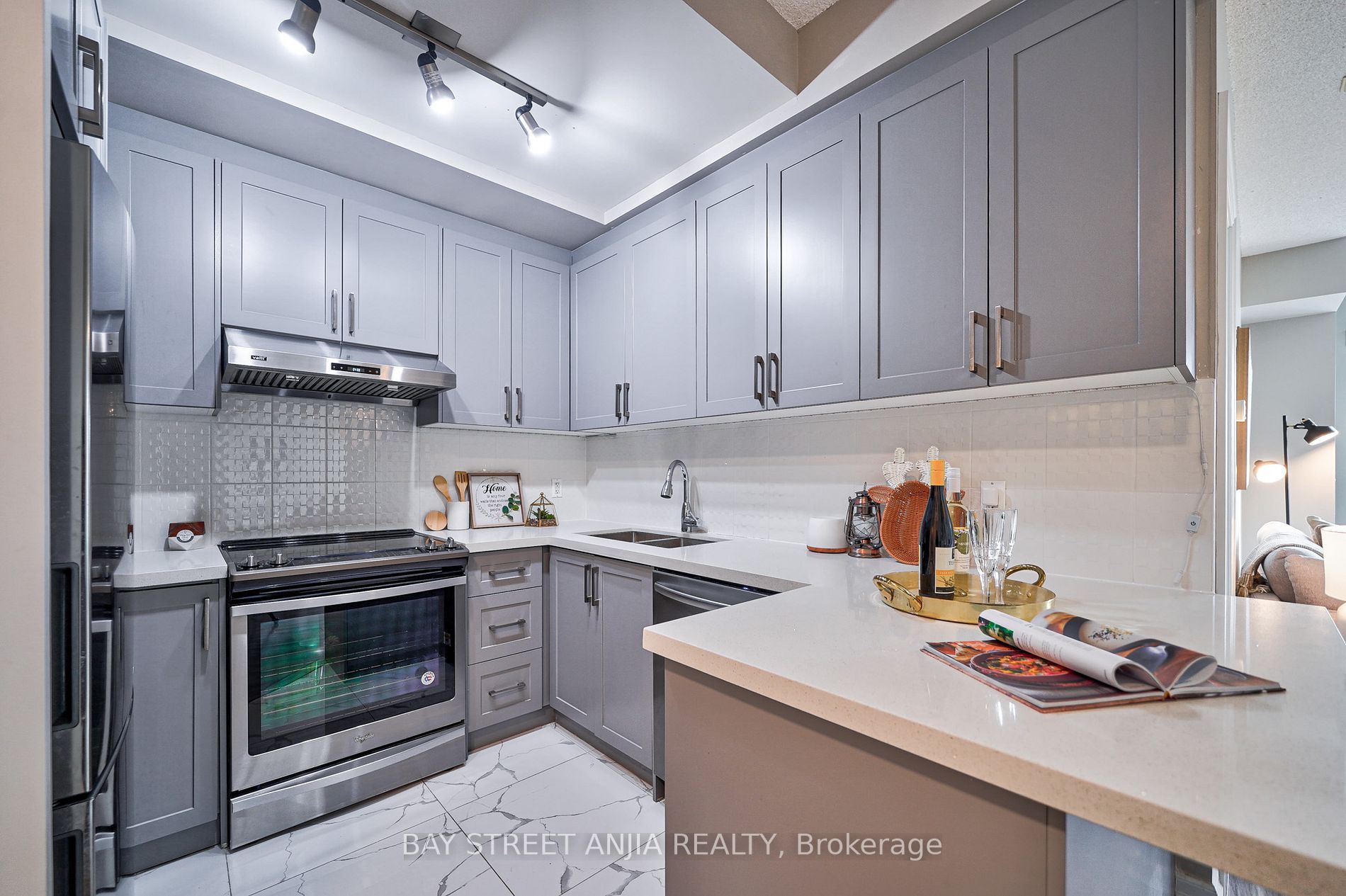 21 Upper Duke Cres, #314B