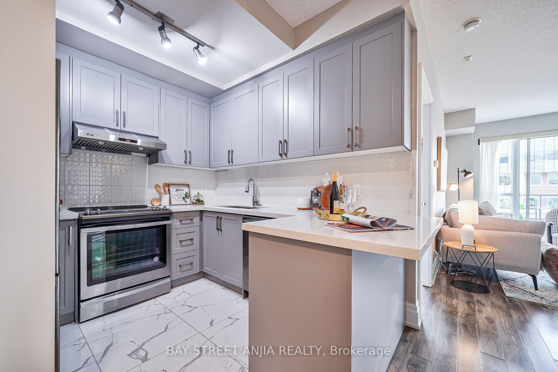 21 Upper Duke Cres, #314B